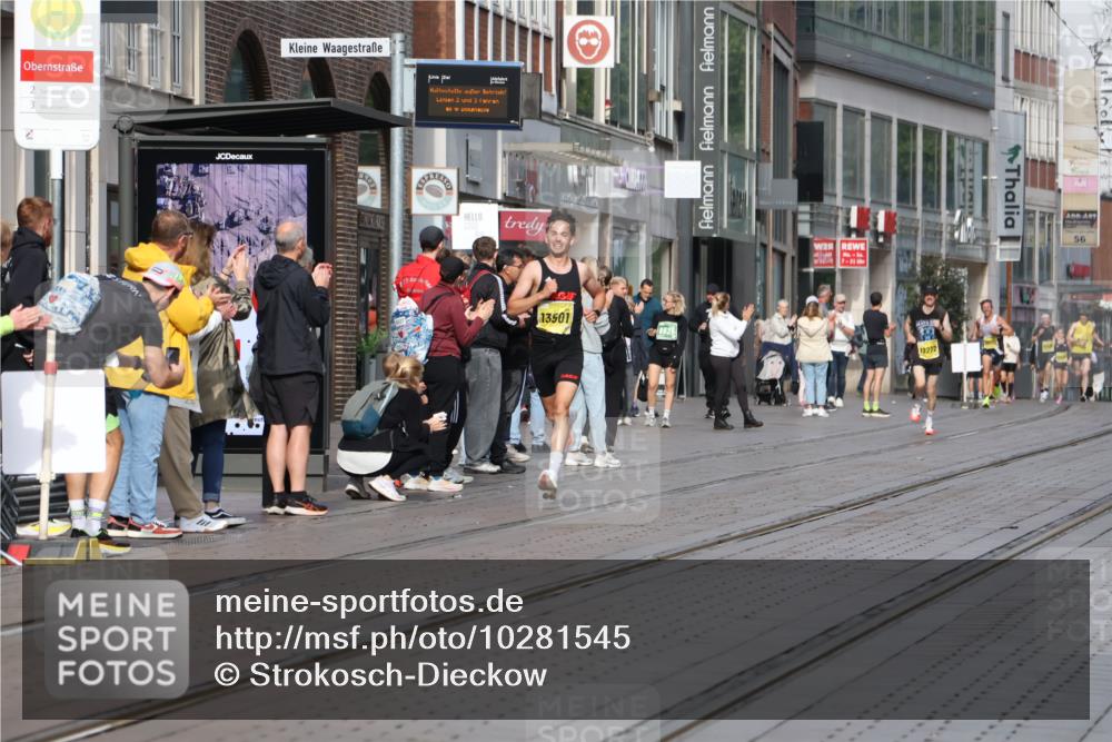 13.09.2026 - 21. swb-Marathon Bremen Strokosch-Dieckow http://msf.ph/oto/10281545 13.09.2026 10:28:08 Ziel 12272, 13501, 13515, 13547, 13567, 13635, 13501 meine-sportfotos.de