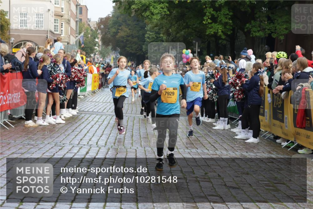 13.09.2026 - Kiel Lauf Yannick Fuchs http://msf.ph/oto/10281548 13.09.2026 08:55:17 Ziel 114, 1109, 1297, 1489, 1768, 2023, 2026, 2932, 3218, 3219, 3356, 3693, 3863, 4359, 5212, 5225, 5860, 6206, 6268, 7072, 7222, 8546, 9216, 10222, 10604, 10716, 10817, 10822, 11235, 11400, 11469, 11573, 12291, 159, 471, 495, 561, 744, 820, 889, 1450, 1701, 2699, 2754, 2770, 2773, 4069, 4227, 4348, 4828, 5454, 6570, 6607, 6737, 7877, 7917, 9045, 9163, 10279, 10447, 11071, 11133, 11263, 11330, 11433, 11464, 11470, 11780, 12349, 12654, 329, 589, 1106, 1952 meine-sportfotos.de