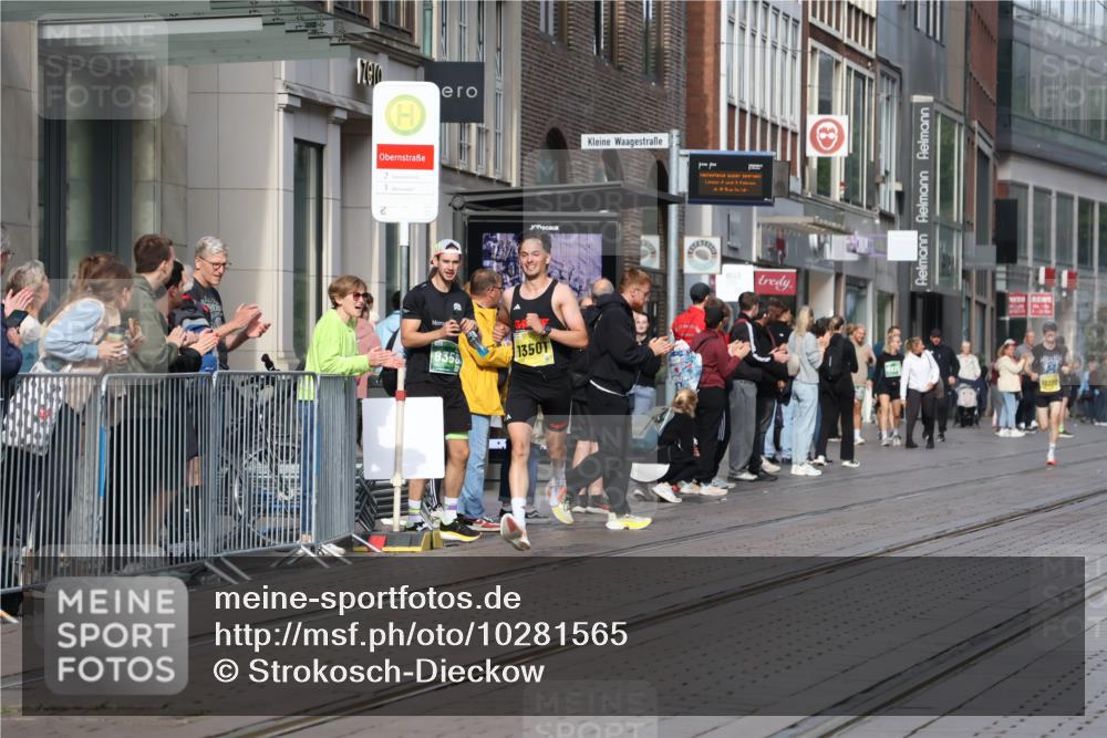 13.09.2026 - 21. swb-Marathon Bremen Strokosch-Dieckow http://msf.ph/oto/10281565 13.09.2026 10:28:11 Ziel 12272, 13515, 13547, 13567, 13635, 13501 meine-sportfotos.de