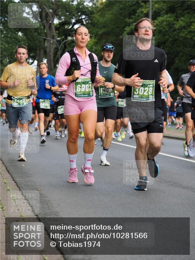 13.09.2026 - 21. swb-Marathon Bremen TobiasT http://msf.ph/oto/10281566 13.09.2026 11:55:53 Laufen 4885, 6902, 21, 5593, 3028, 6123, 21 meine-sportfotos.de