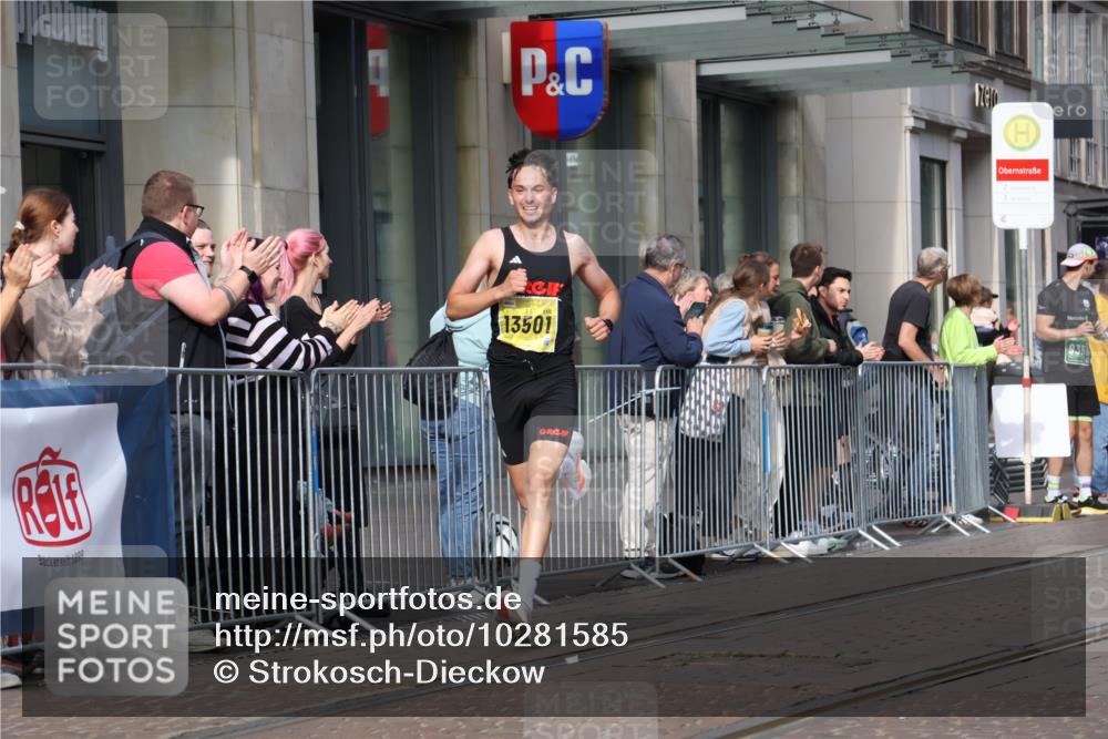 13.09.2026 - 21. swb-Marathon Bremen Strokosch-Dieckow http://msf.ph/oto/10281585 13.09.2026 10:28:13 Ziel 12272, 13515, 13547, 13567, 13593, 13635, 13501 meine-sportfotos.de