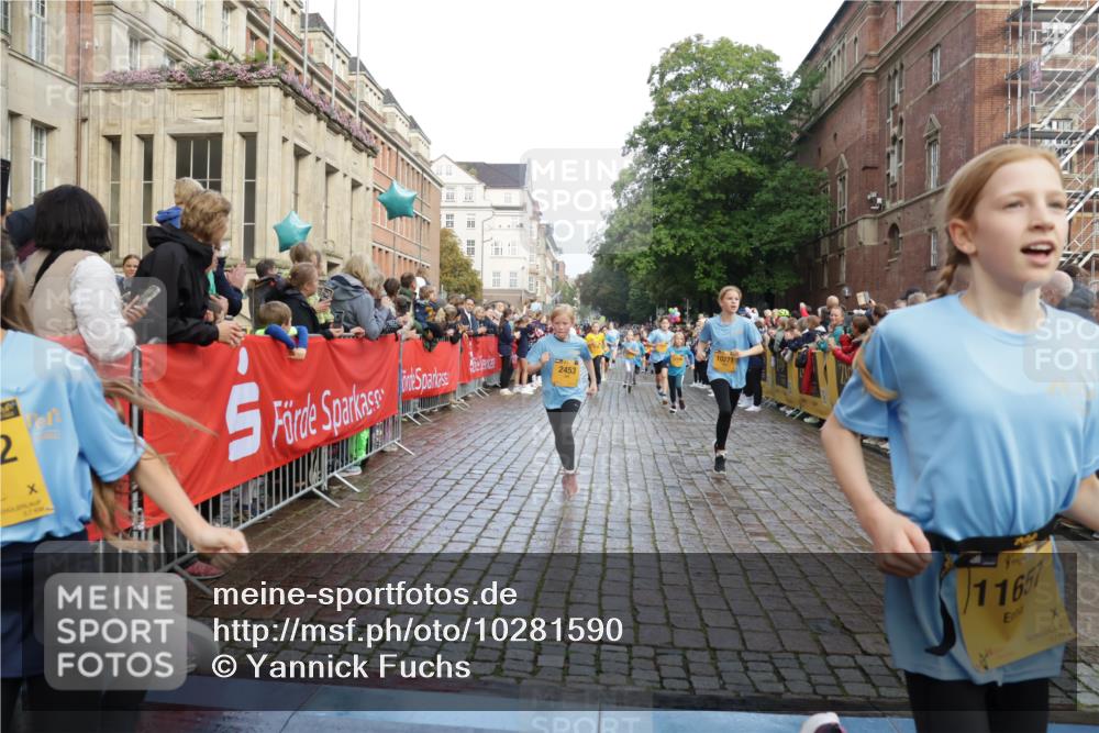 13.09.2026 - Kiel Lauf Yannick Fuchs http://msf.ph/oto/10281590 13.09.2026 08:55:21 Ziel 114, 589, 1106, 1109, 1297, 1489, 2023, 2026, 2272, 2932, 3218, 3356, 3693, 4359, 4760, 4761, 4966, 5225, 5860, 6206, 6268, 7072, 7222, 7907, 8027, 8546, 9216, 10222, 10604, 10716, 11400, 11469, 12219, 471, 495, 561, 744, 820, 889, 1450, 1768, 2699, 2770, 2773, 3219, 3863, 4069, 4227, 4348, 4828, 5212, 5454, 6206, 6570, 6607, 7917, 9163, 10279, 10447, 10817, 10822, 11071, 11133, 11235, 11330, 11464, 11470, 11573, 11780, 12349, 12654, 329, 1952, 2453, 561, 820 meine-sportfotos.de