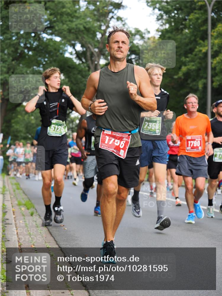 13.09.2026 - 21. swb-Marathon Bremen TobiasT http://msf.ph/oto/10281595 13.09.2026 11:56:07 Laufen 5125, 1756, 7358, 1790 meine-sportfotos.de