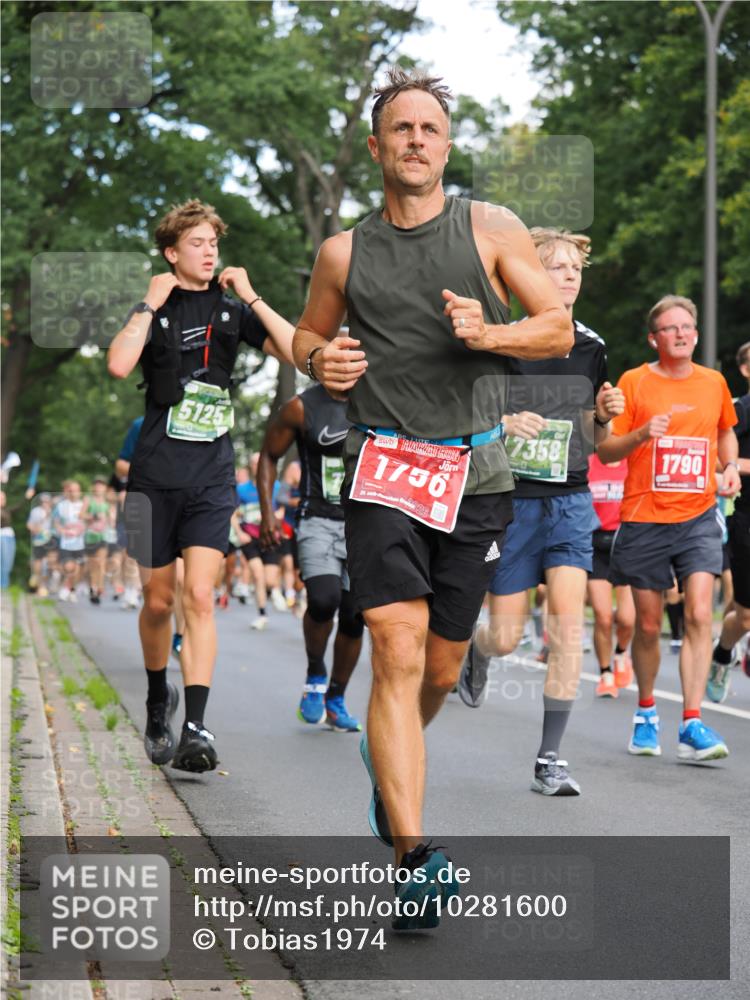 13.09.2026 - 21. swb-Marathon Bremen TobiasT http://msf.ph/oto/10281600 13.09.2026 11:56:07 Laufen 5125, 1756, 026, 7358, 1790 meine-sportfotos.de