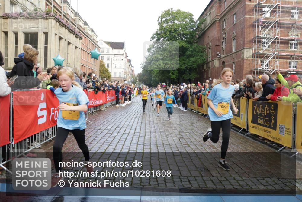 13.09.2026 - Kiel Lauf Yannick Fuchs http://msf.ph/oto/10281608 13.09.2026 08:55:22 Ziel 114, 589, 1106, 1109, 1297, 1489, 2023, 2026, 2272, 2932, 3218, 3356, 3693, 4359, 4760, 4761, 4966, 5225, 5860, 6268, 7072, 7207, 7222, 7601, 7907, 8027, 8546, 9216, 9344, 10222, 10604, 10716, 11400, 11469, 12219, 471, 495, 561, 744, 820, 889, 1450, 1768, 2699, 2770, 2773, 3219, 3863, 4069, 4227, 4348, 4828, 5212, 6206, 6570, 6607, 7917, 9163, 10279, 10447, 10817, 10822, 11071, 11133, 11235, 11330, 11464, 11470, 11573, 11780, 12349, 329, 1952, 2453, 561, 820 meine-sportfotos.de
