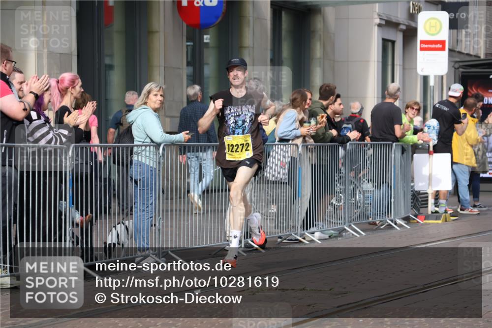 13.09.2026 - 21. swb-Marathon Bremen Strokosch-Dieckow http://msf.ph/oto/10281619 13.09.2026 10:28:20 Ziel 13515, 13547, 13567, 13593, 13624, 13635, 12272, 13501 meine-sportfotos.de
