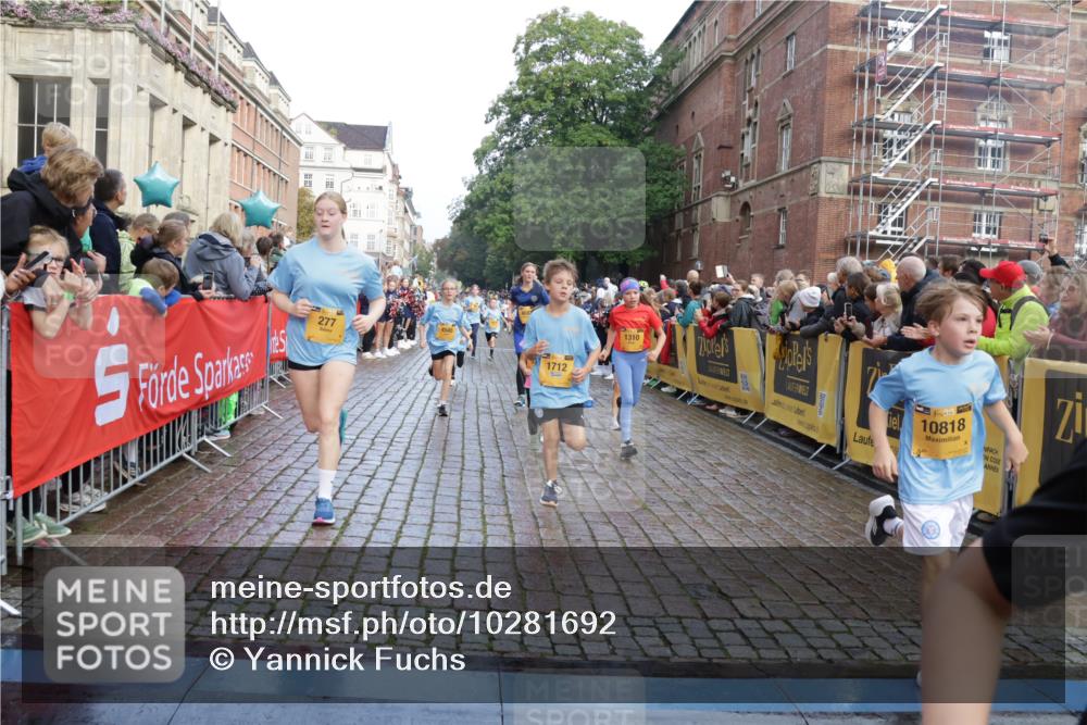 13.09.2026 - Kiel Lauf Yannick Fuchs http://msf.ph/oto/10281692 13.09.2026 08:55:28 Ziel 329, 589, 1106, 1109, 1297, 1952, 2023, 2026, 2272, 2344, 2642, 2932, 3356, 3693, 4359, 4760, 4761, 4966, 5225, 5932, 6268, 7072, 7207, 7601, 7852, 7907, 8027, 9344, 10222, 11469, 12219, 12530, 114, 471, 495, 744, 889, 1450, 1489, 1768, 2699, 2773, 3218, 3219, 3863, 4069, 4348, 4828, 5212, 5225, 5860, 6206, 6570, 6607, 7222, 7917, 8546, 9163, 9216, 10222, 10604, 10716, 10817, 10822, 11071, 11235, 11400, 11573, 11780, 12349, 277, 1150, 1160, 1310, 2453, 561, 820 meine-sportfotos.de