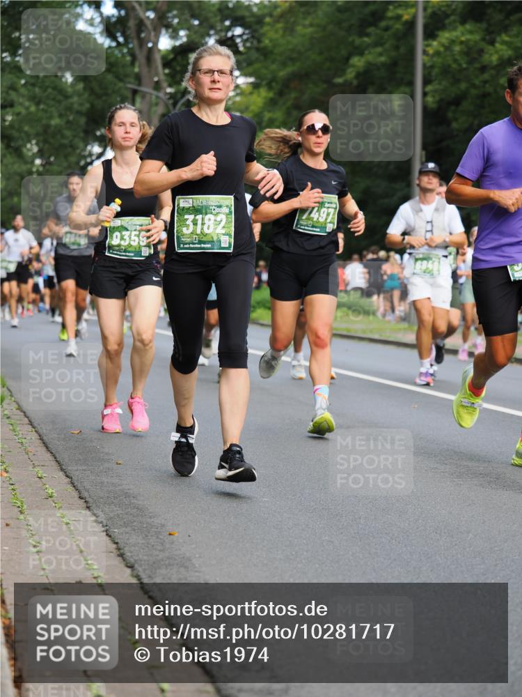 13.09.2026 - 21. swb-Marathon Bremen TobiasT http://msf.ph/oto/10281717 13.09.2026 11:56:45 Laufen 9355, 3182, 21, 7497, 194 meine-sportfotos.de