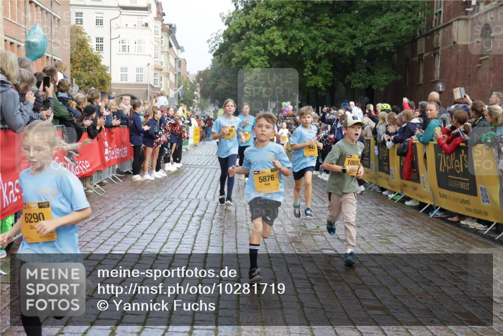 13.09.2026 - Kiel Lauf Yannick Fuchs http://msf.ph/oto/10281719 13.09.2026 08:55:31 Ziel 329, 589, 1106, 1952, 2023, 2026, 2272, 2344, 2642, 2932, 4122, 4359, 4760, 4761, 4966, 5932, 6268, 7207, 7601, 7852, 7907, 7929, 8027, 9344, 11469, 11657, 12219, 12530, 114, 471, 495, 744, 889, 1109, 1297, 1450, 1489, 1768, 2773, 3218, 3219, 3356, 3693, 3863, 4069, 4828, 5212, 5225, 5860, 6206, 6570, 7072, 7222, 7917, 8546, 9163, 9216, 10222, 10604, 10716, 10817, 10822, 11071, 11235, 11400, 11573, 12349, 277, 1150, 1160, 1310, 2453 meine-sportfotos.de