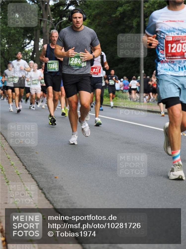 13.09.2026 - 21. swb-Marathon Bremen TobiasT http://msf.ph/oto/10281726 13.09.2026 11:56:49 Laufen 412, 31, 7268, 2640, 831, 1209 meine-sportfotos.de