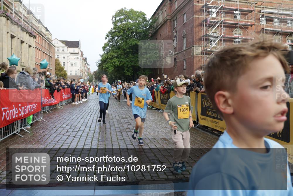 13.09.2026 - Kiel Lauf Yannick Fuchs http://msf.ph/oto/10281752 13.09.2026 08:55:32 Ziel 329, 589, 1106, 1952, 2023, 2026, 2272, 2344, 2642, 2932, 4122, 4359, 4760, 4761, 4966, 5932, 6268, 7207, 7601, 7852, 7907, 7929, 8027, 9344, 11469, 11657, 12219, 12530, 12712, 114, 471, 495, 744, 889, 1109, 1297, 1450, 1489, 1768, 2023, 2026, 2773, 2932, 3218, 3219, 3356, 3693, 3863, 4359, 4828, 5212, 5225, 5860, 6206, 6268, 6570, 7072, 7222, 7917, 8546, 9163, 9216, 10222, 10604, 10716, 10817, 10822, 11071, 11235, 11400, 11469, 11573, 12349, 277, 1150, 1160, 1310, 2453 meine-sportfotos.de