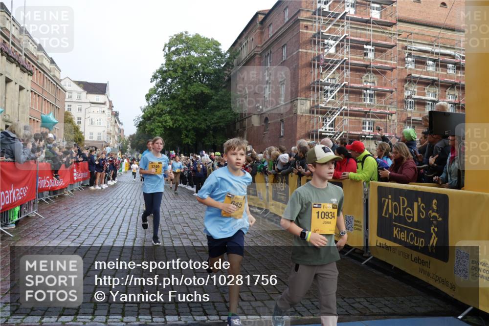 13.09.2026 - Kiel Lauf Yannick Fuchs http://msf.ph/oto/10281756 13.09.2026 08:55:33 Ziel 329, 589, 1106, 1952, 2272, 2344, 2453, 2642, 4122, 4760, 4761, 4966, 5932, 7207, 7601, 7852, 7907, 7929, 8027, 9344, 10271, 11657, 12219, 12530, 12712, 114, 471, 495, 589, 889, 1109, 1297, 1450, 1489, 1768, 2023, 2026, 2272, 2773, 2932, 3218, 3219, 3356, 3693, 3863, 4359, 4828, 5212, 5225, 5860, 6206, 6268, 6570, 7072, 7222, 7917, 8027, 8546, 9163, 9216, 10222, 10604, 10716, 10817, 10822, 11071, 11235, 11400, 11469, 11573, 12349, 277, 1150, 1160, 1310 meine-sportfotos.de