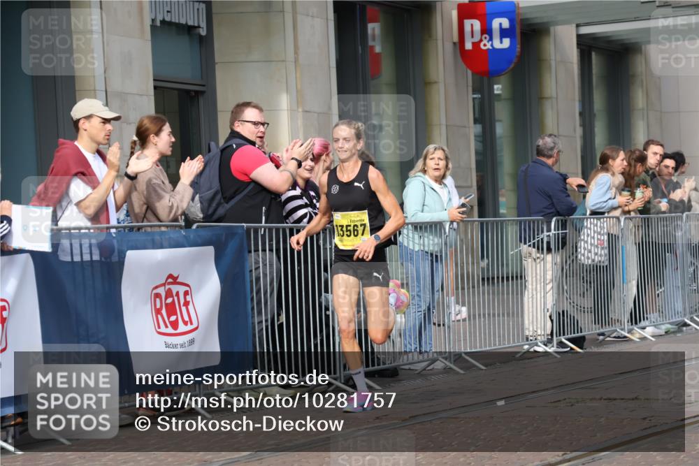 13.09.2026 - 21. swb-Marathon Bremen Strokosch-Dieckow http://msf.ph/oto/10281757 13.09.2026 10:28:37 Ziel 13593, 13604, 13614, 13624, 12272, 13515, 13547, 13567, 13635 meine-sportfotos.de