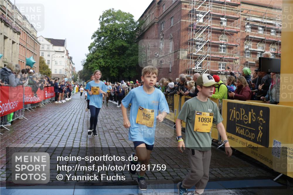 13.09.2026 - Kiel Lauf Yannick Fuchs http://msf.ph/oto/10281759 13.09.2026 08:55:33 Ziel 329, 589, 1106, 1952, 2272, 2344, 2453, 2642, 4122, 4760, 4761, 4966, 5932, 7207, 7601, 7852, 7907, 7929, 8027, 9344, 10271, 11657, 12219, 12530, 12712, 114, 471, 495, 589, 889, 1109, 1297, 1450, 1489, 1768, 2023, 2026, 2272, 2773, 2932, 3218, 3219, 3356, 3693, 3863, 4359, 4828, 5212, 5225, 5860, 6206, 6268, 6570, 7072, 7222, 7917, 8027, 8546, 9163, 9216, 10222, 10604, 10716, 10817, 10822, 11071, 11235, 11400, 11469, 11573, 12349, 277, 1150, 1160, 1310 meine-sportfotos.de