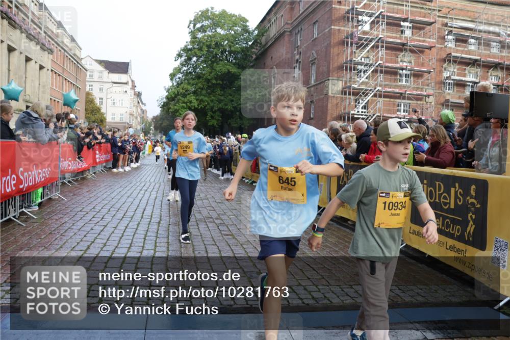 13.09.2026 - Kiel Lauf Yannick Fuchs http://msf.ph/oto/10281763 13.09.2026 08:55:33 Ziel 329, 589, 1106, 1952, 2272, 2344, 2453, 2642, 4122, 4760, 4761, 4966, 5932, 7207, 7601, 7852, 7907, 7929, 8027, 9344, 10271, 11657, 12219, 12530, 12712, 114, 471, 495, 589, 889, 1109, 1297, 1450, 1489, 1768, 2023, 2026, 2272, 2773, 2932, 3218, 3219, 3356, 3693, 3863, 4359, 4828, 5212, 5225, 5860, 6206, 6268, 6570, 7072, 7222, 7917, 8027, 8546, 9163, 9216, 10222, 10604, 10716, 10817, 10822, 11071, 11235, 11400, 11469, 11573, 12349, 277, 1150, 1160, 1310 meine-sportfotos.de