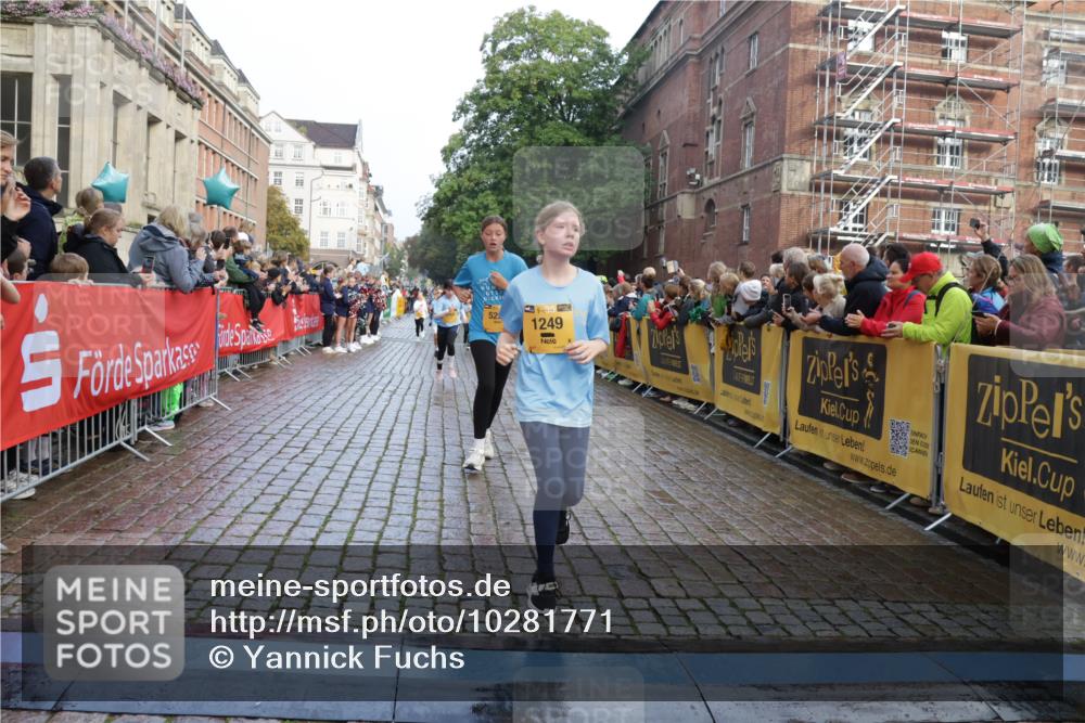 13.09.2026 - Kiel Lauf Yannick Fuchs http://msf.ph/oto/10281771 13.09.2026 08:55:34 Ziel 329, 1106, 1952, 2344, 2453, 2642, 4122, 4760, 4761, 4966, 5932, 7207, 7601, 7852, 7907, 7929, 9344, 10271, 11657, 12219, 12530, 12712, 114, 471, 495, 589, 889, 1106, 1109, 1297, 1450, 1489, 1768, 2023, 2026, 2272, 2773, 2932, 3218, 3219, 3356, 3693, 3863, 4359, 4760, 4761, 4828, 5212, 5225, 5860, 6206, 6268, 6570, 7072, 7222, 7917, 8027, 8546, 9216, 10222, 10604, 10716, 10817, 10822, 11071, 11235, 11400, 11469, 11573, 12349, 277, 1150, 1160, 1310 meine-sportfotos.de