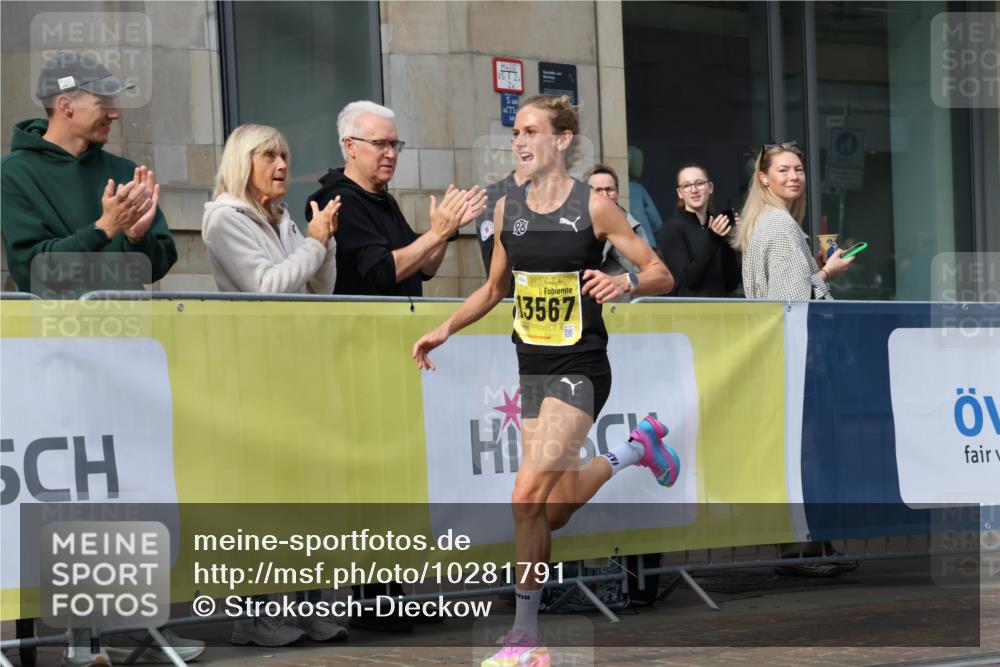 13.09.2026 - 21. swb-Marathon Bremen Strokosch-Dieckow http://msf.ph/oto/10281791 13.09.2026 10:28:39 Ziel 10597, 13604, 13614, 13624, 12272, 13515, 13547, 13567, 13593, 13635 meine-sportfotos.de