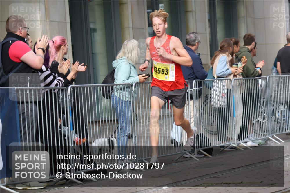 13.09.2026 - 21. swb-Marathon Bremen Strokosch-Dieckow http://msf.ph/oto/10281797 13.09.2026 10:28:42 Ziel 10597, 13604, 13614, 13624, 13515, 13547, 13567, 13593, 13635 meine-sportfotos.de