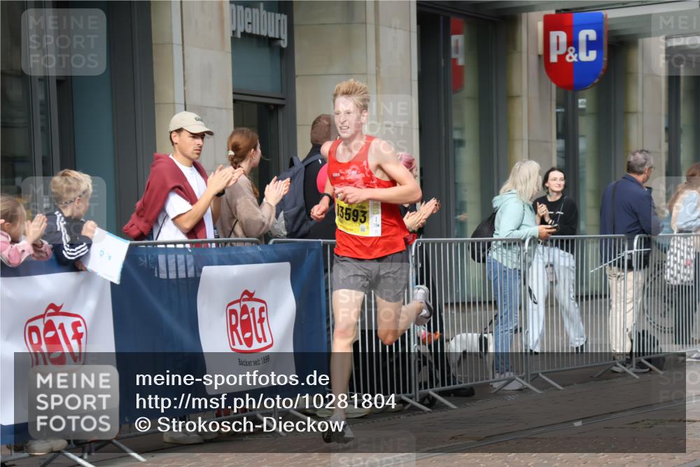 13.09.2026 - 21. swb-Marathon Bremen Strokosch-Dieckow http://msf.ph/oto/10281804 13.09.2026 10:28:42 Ziel 10597, 13604, 13614, 13624, 13515, 13547, 13567, 13593, 13635 meine-sportfotos.de