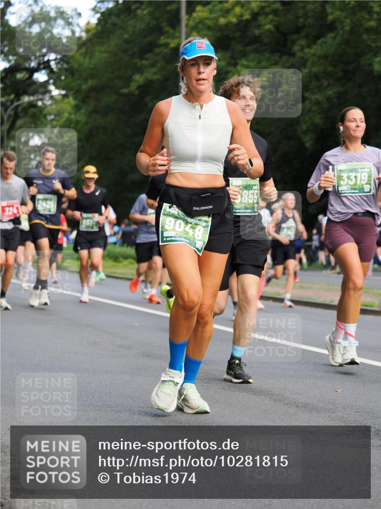 13.09.2026 - 21. swb-Marathon Bremen TobiasT http://msf.ph/oto/10281815 13.09.2026 11:57:20 Laufen 325, 951, 9048, 5093, 21, 855, 3319 meine-sportfotos.de
