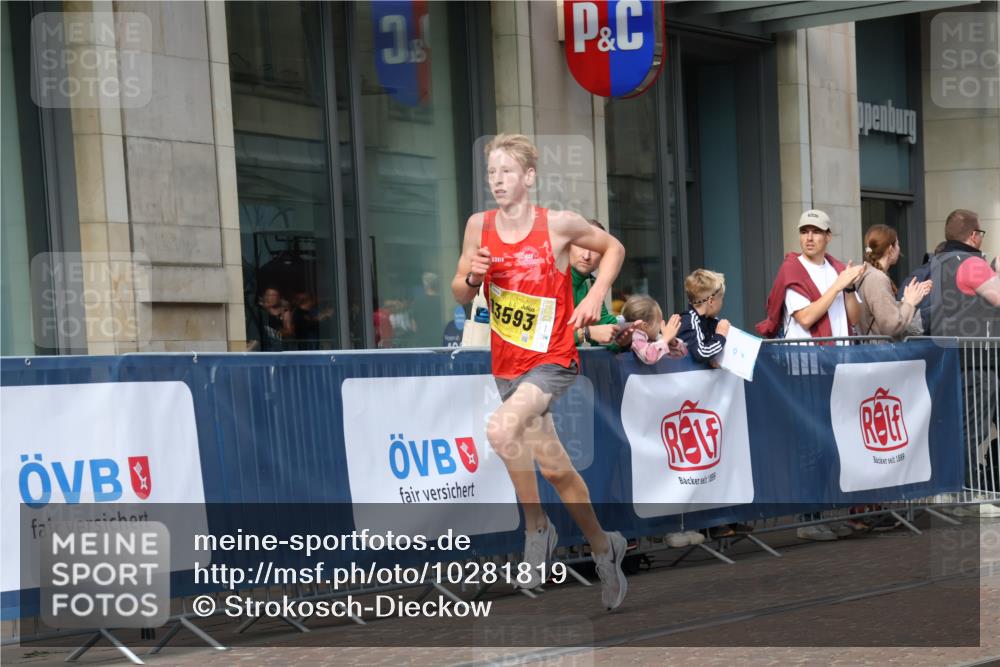 13.09.2026 - 21. swb-Marathon Bremen Strokosch-Dieckow http://msf.ph/oto/10281819 13.09.2026 10:28:43 Ziel 10597, 13604, 13614, 13624, 13515, 13547, 13567, 13593, 13624, 13635 meine-sportfotos.de