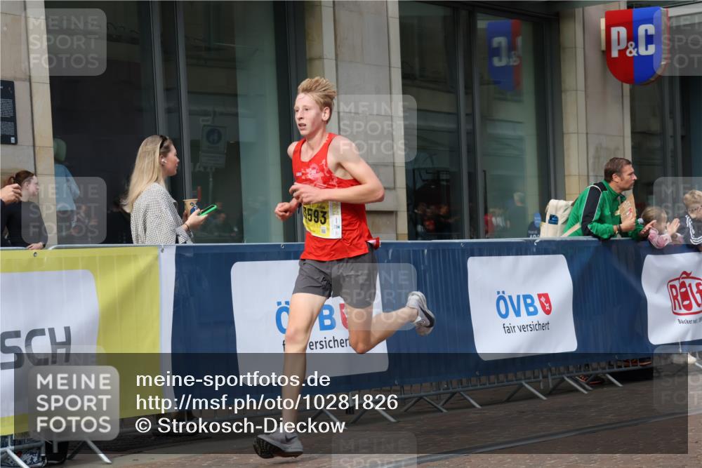13.09.2026 - 21. swb-Marathon Bremen Strokosch-Dieckow http://msf.ph/oto/10281826 13.09.2026 10:28:44 Ziel 10597, 13604, 13614, 13515, 13547, 13567, 13593, 13624, 13635 meine-sportfotos.de