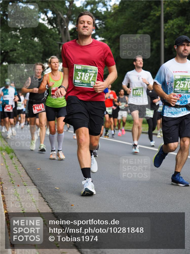 13.09.2026 - 21. swb-Marathon Bremen TobiasT http://msf.ph/oto/10281848 13.09.2026 11:57:38 Laufen 1412, 3187, 21, 26, 6, 6772, 21, 2570, 7966, 15 meine-sportfotos.de