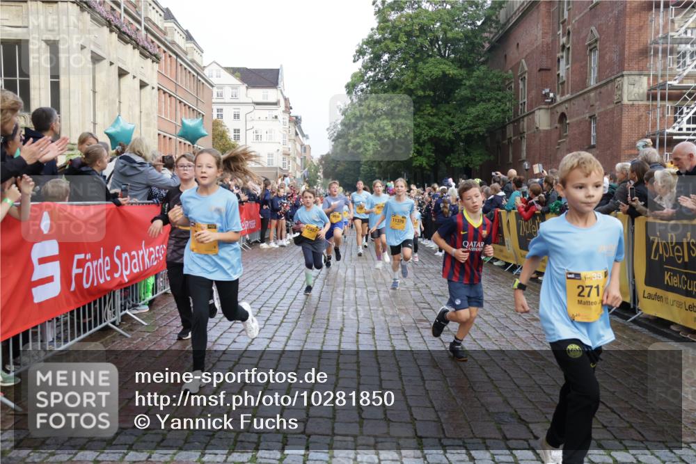 13.09.2026 - Kiel Lauf Yannick Fuchs http://msf.ph/oto/10281850 13.09.2026 08:55:42 Ziel 277, 1150, 1160, 1310, 1712, 2344, 2453, 2998, 3253, 4122, 4545, 4682, 6290, 7748, 7929, 9033, 9302, 10188, 10227, 10271, 10818, 11439, 11657, 12198, 12712, 114, 329, 589, 1106, 1109, 1297, 1489, 1768, 1952, 2023, 2026, 2272, 2344, 2642, 2932, 3218, 3219, 3356, 3693, 3863, 4359, 4760, 4761, 4966, 5212, 5225, 5860, 5932, 6206, 6268, 7072, 7207, 7222, 7601, 7852, 7907, 8027, 8546, 9216, 9344, 10222, 10604, 10716, 10817, 10822, 11235, 11400, 11469, 11573, 12219 meine-sportfotos.de