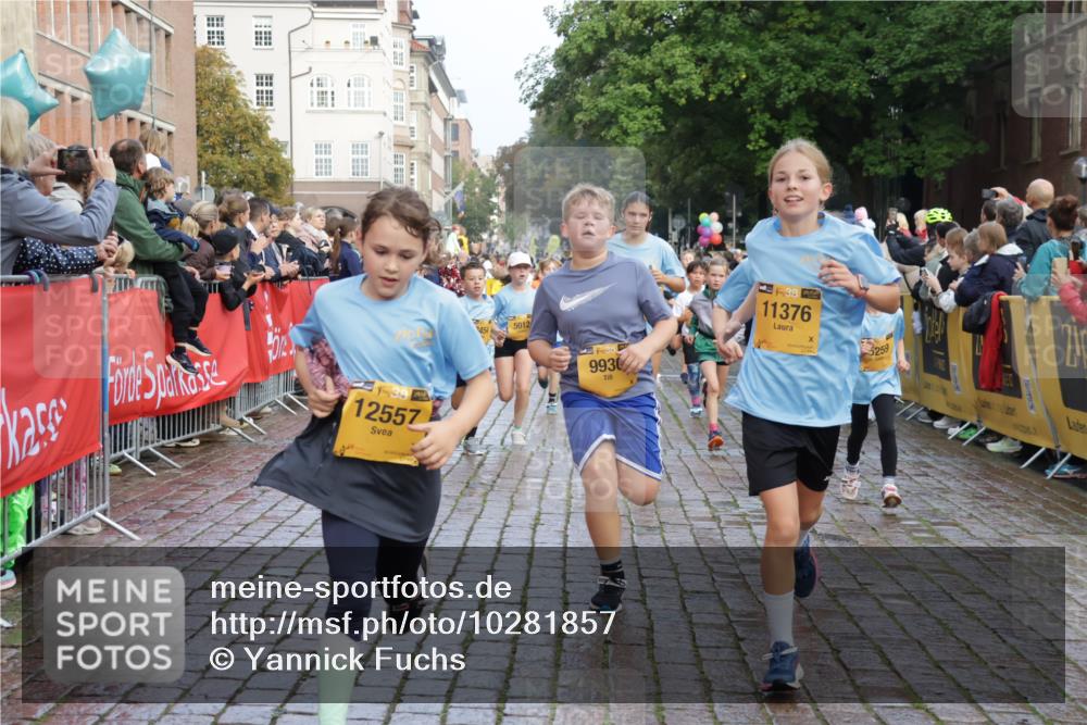13.09.2026 - Kiel Lauf Yannick Fuchs http://msf.ph/oto/10281857 13.09.2026 08:55:43 Ziel 277, 1150, 1160, 1310, 1712, 2453, 2998, 3253, 4122, 4545, 4682, 5876, 6290, 7748, 7929, 9033, 9302, 10188, 10227, 10271, 10818, 10934, 11439, 11657, 12198, 12712, 114, 329, 589, 1106, 1109, 1297, 1489, 1768, 1952, 2023, 2026, 2272, 2344, 2642, 2932, 3218, 3219, 3356, 3693, 3863, 4359, 4760, 4761, 4966, 5212, 5225, 5860, 5932, 6206, 6268, 7072, 7207, 7222, 7601, 7852, 7907, 8027, 8546, 9216, 9344, 10222, 10604, 10716, 10817, 10822, 11235, 11400, 11469, 11573, 12219, 74 meine-sportfotos.de
