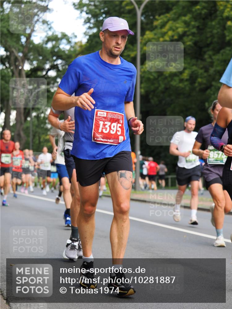 13.09.2026 - 21. swb-Marathon Bremen TobiasT http://msf.ph/oto/10281887 13.09.2026 11:57:50 Laufen 1395, 21, 26, 9575 meine-sportfotos.de