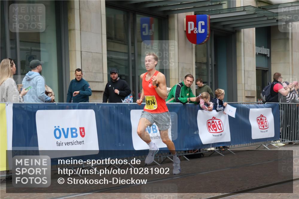 13.09.2026 - 21. swb-Marathon Bremen Strokosch-Dieckow http://msf.ph/oto/10281902 13.09.2026 10:29:05 Ziel 11234, 13517, 13542, 13557, 10597, 13604, 13614, 13624 meine-sportfotos.de