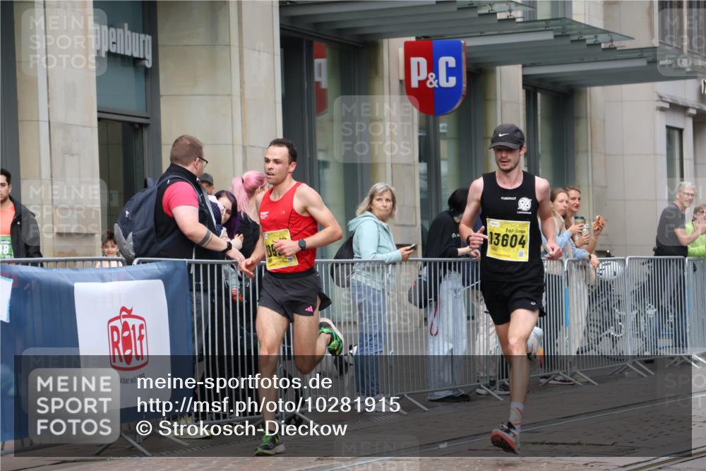 13.09.2026 - 21. swb-Marathon Bremen Strokosch-Dieckow http://msf.ph/oto/10281915 13.09.2026 10:29:07 Ziel 11234, 13517, 13542, 13557, 10597, 13604, 13614, 13624 meine-sportfotos.de