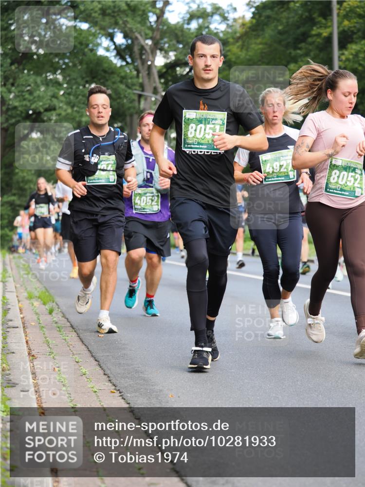 13.09.2026 - 21. swb-Marathon Bremen TobiasT http://msf.ph/oto/10281933 13.09.2026 11:58:04 Laufen 4052, 8051, 21, 26, 4927, 8052, 21, 026 meine-sportfotos.de