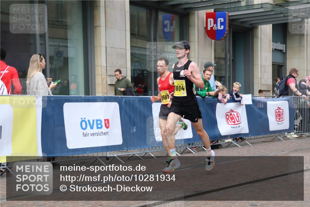 13.09.2026 - 21. swb-Marathon Bremen Strokosch-Dieckow http://msf.ph/oto/10281934 13.09.2026 10:29:09 Ziel 11234, 13517, 13542, 13557, 13623, 10597, 13604, 13614 meine-sportfotos.de