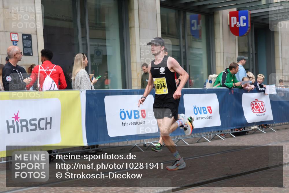 13.09.2026 - 21. swb-Marathon Bremen Strokosch-Dieckow http://msf.ph/oto/10281941 13.09.2026 10:29:09 Ziel 11234, 13517, 13542, 13557, 13623, 10597, 13604, 13614 meine-sportfotos.de