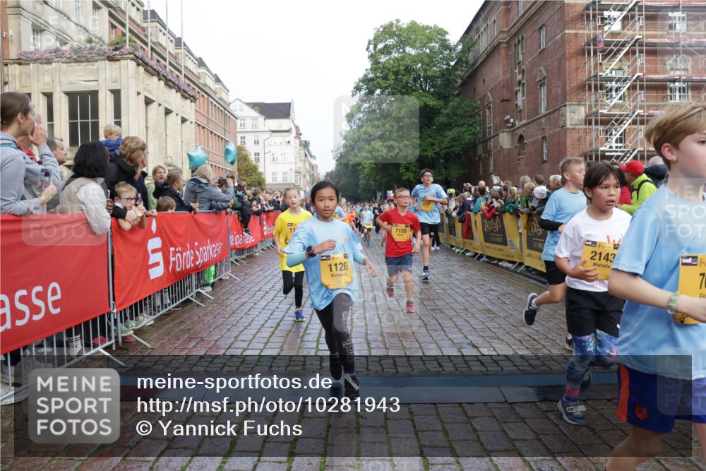 13.09.2026 - Kiel Lauf Yannick Fuchs http://msf.ph/oto/10281943 13.09.2026 08:55:49 Ziel 277, 645, 1150, 1160, 1249, 1310, 1712, 2998, 3253, 3358, 4545, 4682, 4755, 5289, 5297, 5547, 5876, 6290, 7748, 8960, 9033, 9302, 10188, 10227, 10818, 10934, 11439, 12198, 114, 329, 589, 1106, 1109, 1297, 1489, 1952, 2023, 2026, 2272, 2344, 2453, 2642, 2932, 3218, 3356, 3693, 4122, 4359, 4760, 4761, 4966, 5225, 5860, 5932, 6268, 7072, 7207, 7222, 7601, 7852, 7907, 7929, 8027, 9216, 9344, 10222, 10271, 10604, 10716, 11400, 11469, 11657, 12219, 12712, 74, 76, 114 meine-sportfotos.de