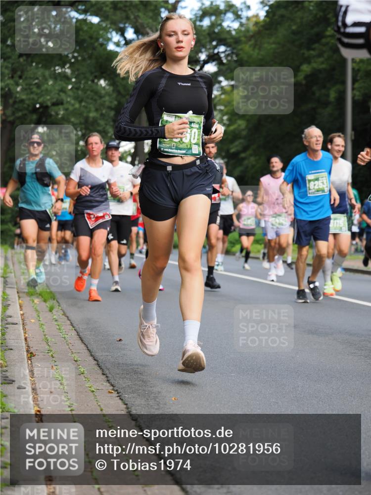 13.09.2026 - 21. swb-Marathon Bremen TobiasT http://msf.ph/oto/10281956 13.09.2026 11:58:10 Laufen 21, 50, 8115 meine-sportfotos.de