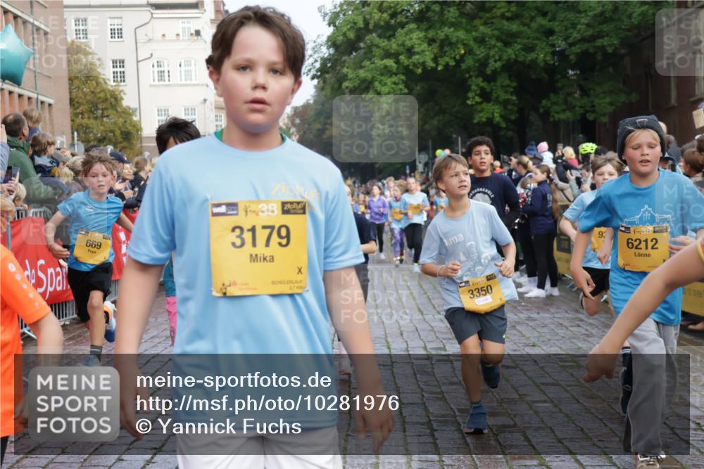 13.09.2026 - Kiel Lauf Yannick Fuchs http://msf.ph/oto/10281976 13.09.2026 08:55:53 Ziel 277, 547, 645, 1150, 1160, 1249, 1310, 1712, 2711, 3253, 3358, 4545, 4682, 4755, 5289, 5297, 5547, 5781, 5876, 6290, 8619, 8960, 9302, 9792, 10188, 10818, 10934, 329, 589, 1106, 1109, 1150, 1297, 1952, 2023, 2026, 2272, 2344, 2453, 2642, 2932, 2998, 3356, 3693, 4122, 4359, 4760, 4761, 4966, 5225, 5932, 6268, 7072, 7207, 7601, 7748, 7852, 7907, 7929, 8027, 9033, 9302, 9344, 10222, 10227, 10271, 11439, 11469, 11657, 12219, 12712, 74, 76, 669, 114 meine-sportfotos.de