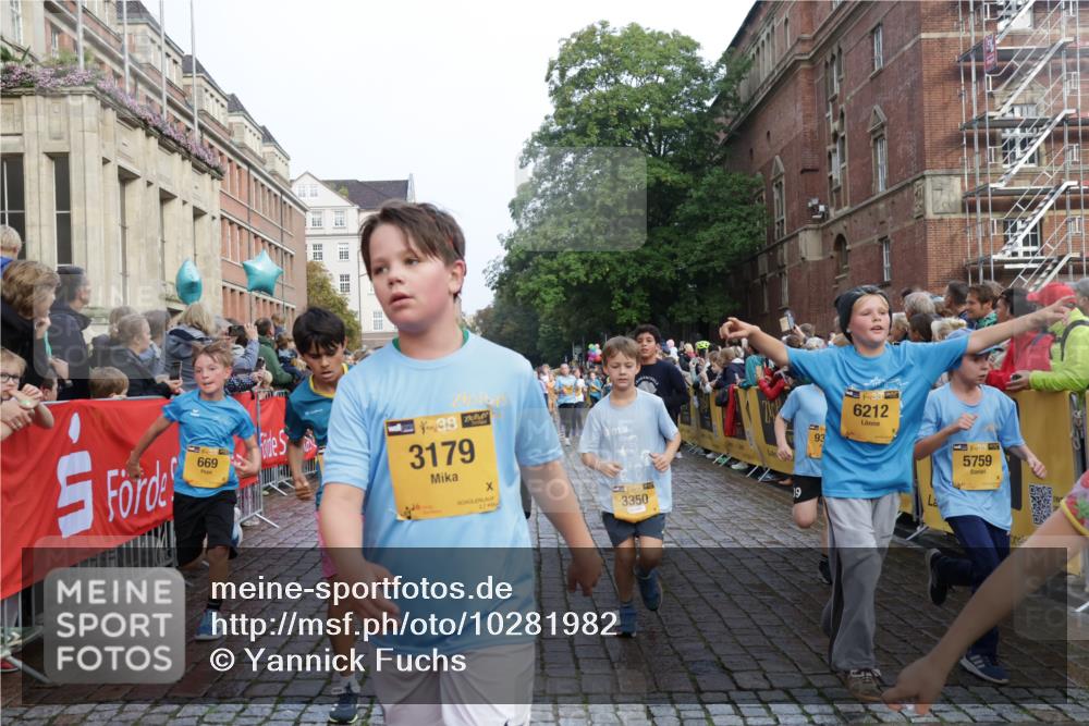 13.09.2026 - Kiel Lauf Yannick Fuchs http://msf.ph/oto/10281982 13.09.2026 08:55:54 Ziel 277, 547, 645, 1160, 1249, 1310, 1712, 2711, 3253, 3358, 3409, 4545, 4682, 4755, 5289, 5297, 5547, 5781, 5876, 6290, 7816, 8619, 8960, 9792, 10188, 10818, 10934, 329, 589, 1106, 1109, 1150, 1297, 1952, 2023, 2026, 2272, 2344, 2453, 2642, 2932, 2998, 3356, 3693, 4122, 4359, 4760, 4761, 4966, 5932, 6268, 7072, 7207, 7601, 7748, 7852, 7907, 7929, 8027, 9033, 9302, 9344, 10227, 10271, 10818, 11439, 11469, 11657, 12219, 12712, 74, 76, 669, 114 meine-sportfotos.de
