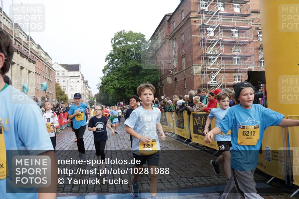 13.09.2026 - Kiel Lauf Yannick Fuchs http://msf.ph/oto/10281988 13.09.2026 08:55:55 Ziel 277, 547, 645, 1160, 1249, 1310, 1712, 2711, 3253, 3358, 3409, 4545, 4682, 4755, 5289, 5297, 5547, 5781, 5876, 6290, 7816, 8619, 8960, 9792, 10188, 10934, 12557, 277, 329, 589, 1106, 1150, 1712, 1952, 2023, 2026, 2272, 2344, 2453, 2642, 2932, 2998, 3356, 3693, 4122, 4359, 4760, 4761, 4966, 5932, 6268, 7072, 7207, 7601, 7748, 7852, 7907, 7929, 8027, 9033, 9302, 9344, 10227, 10271, 10818, 11439, 11469, 11657, 12219, 12712, 74, 76, 669, 114 meine-sportfotos.de