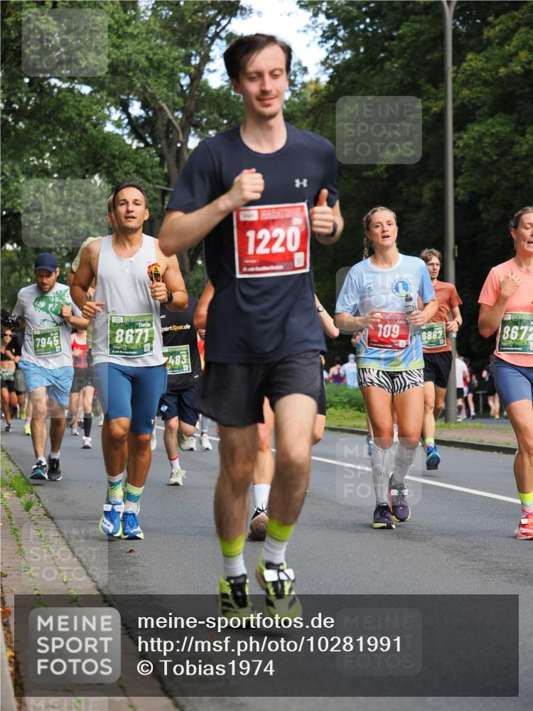 13.09.2026 - 21. swb-Marathon Bremen TobiasT http://msf.ph/oto/10281991 13.09.2026 11:58:30 Laufen 7945, 8671, 21, 483, 1220, 109, 6882, 8672 meine-sportfotos.de