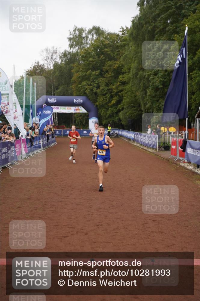 13.09.2026 - Airport Race Dennis Weichert http://msf.ph/oto/10281993 13.09.2026 10:18:42 Ziel 5409, 5411 meine-sportfotos.de