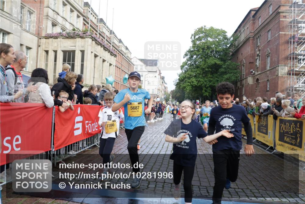 13.09.2026 - Kiel Lauf Yannick Fuchs http://msf.ph/oto/10281996 13.09.2026 08:55:55 Ziel 277, 547, 645, 1160, 1249, 1310, 1712, 2711, 3253, 3358, 3409, 4545, 4682, 4755, 5289, 5297, 5547, 5781, 5876, 6290, 7816, 8619, 8960, 9792, 10188, 10934, 12557, 277, 329, 589, 1106, 1150, 1712, 1952, 2023, 2026, 2272, 2344, 2453, 2642, 2932, 2998, 3356, 3693, 4122, 4359, 4760, 4761, 4966, 5932, 6268, 7072, 7207, 7601, 7748, 7852, 7907, 7929, 8027, 9033, 9302, 9344, 10227, 10271, 10818, 11439, 11469, 11657, 12219, 12712, 74, 76, 669, 114 meine-sportfotos.de