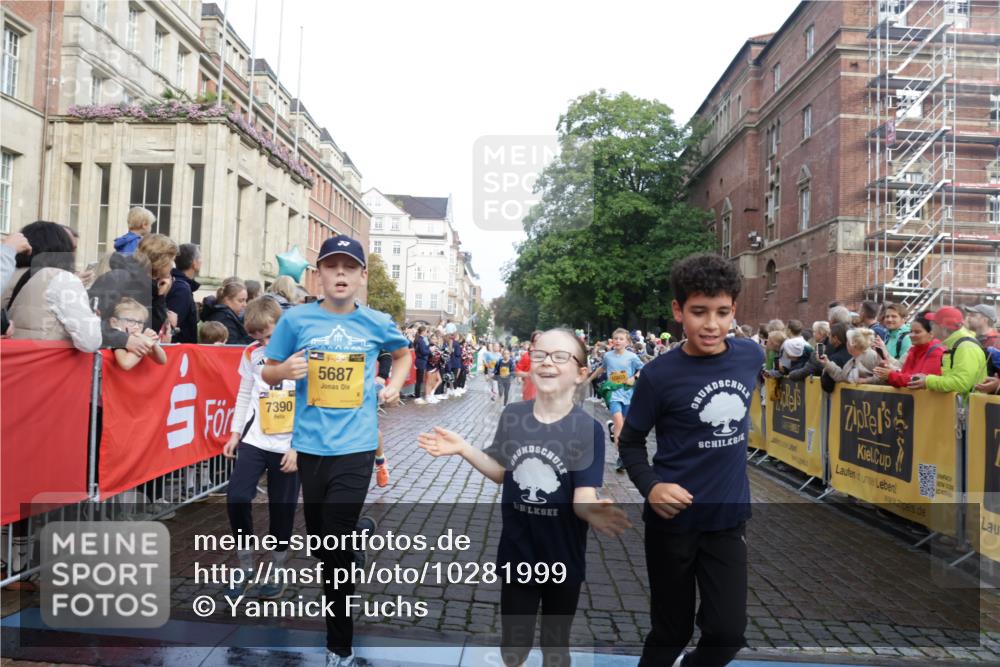 13.09.2026 - Kiel Lauf Yannick Fuchs http://msf.ph/oto/10281999 13.09.2026 08:55:55 Ziel 277, 547, 645, 1160, 1249, 1310, 1712, 2711, 3253, 3358, 3409, 4545, 4682, 4755, 5289, 5297, 5547, 5781, 5876, 6290, 7816, 8619, 8960, 9792, 10188, 10934, 12557, 277, 329, 589, 1106, 1150, 1712, 1952, 2023, 2026, 2272, 2344, 2453, 2642, 2932, 2998, 3356, 3693, 4122, 4359, 4760, 4761, 4966, 5932, 6268, 7072, 7207, 7601, 7748, 7852, 7907, 7929, 8027, 9033, 9302, 9344, 10227, 10271, 10818, 11439, 11469, 11657, 12219, 12712, 74, 76, 669, 114 meine-sportfotos.de