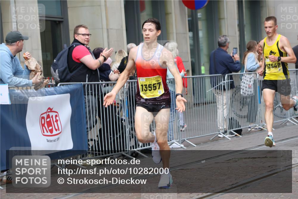 13.09.2026 - 21. swb-Marathon Bremen Strokosch-Dieckow http://msf.ph/oto/10282000 13.09.2026 10:29:26 Ziel 11234, 13510, 13579, 13623, 10597, 13517, 13542, 13557, 13604 meine-sportfotos.de