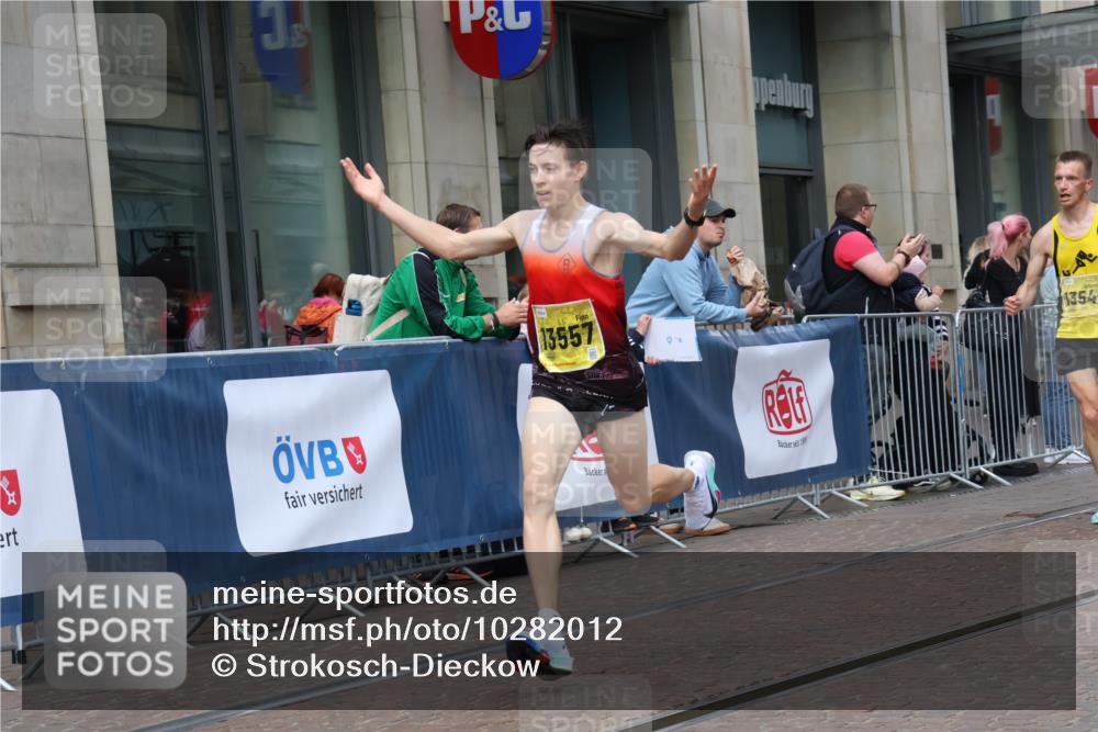 13.09.2026 - 21. swb-Marathon Bremen Strokosch-Dieckow http://msf.ph/oto/10282012 13.09.2026 10:29:27 Ziel 11234, 13510, 13579, 13623, 10597, 13517, 13542, 13557, 13604 meine-sportfotos.de