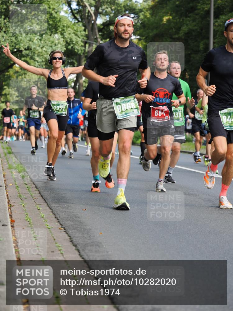 13.09.2026 - 21. swb-Marathon Bremen TobiasT http://msf.ph/oto/10282020 13.09.2026 11:58:37 Laufen 2771, 9668, 684, 139, 84 meine-sportfotos.de