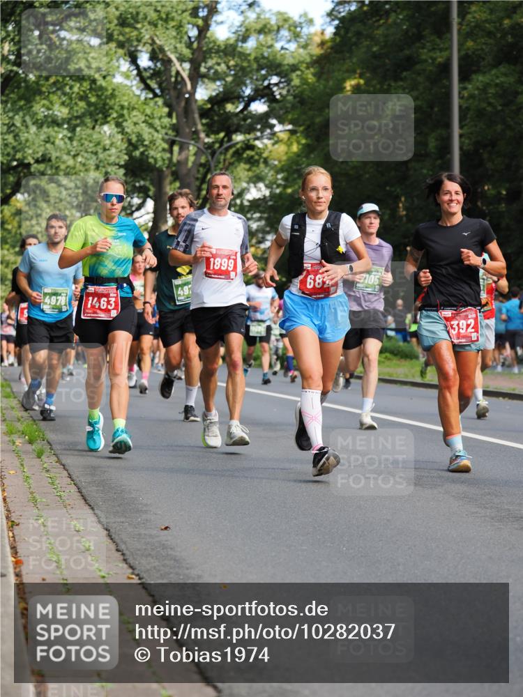 13.09.2026 - 21. swb-Marathon Bremen TobiasT http://msf.ph/oto/10282037 13.09.2026 11:58:50 Laufen 4978, 1463, 49, 1899, 68, 105, 392 meine-sportfotos.de