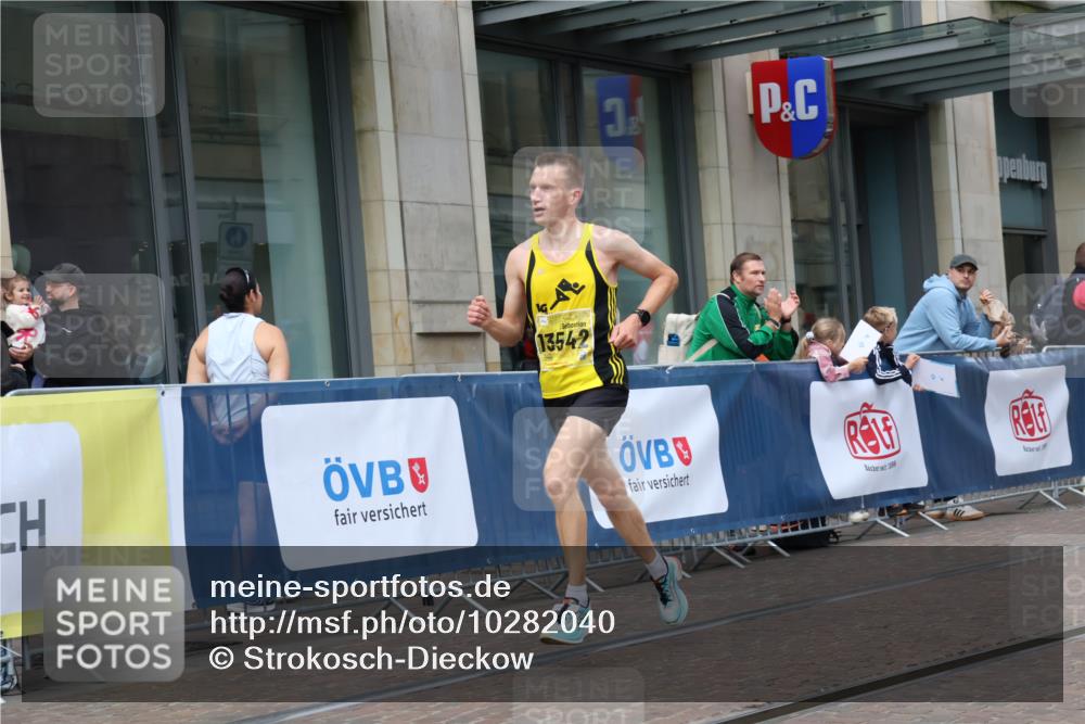 13.09.2026 - 21. swb-Marathon Bremen Strokosch-Dieckow http://msf.ph/oto/10282040 13.09.2026 10:29:28 Ziel 11234, 13510, 13579, 13623, 10597, 13517, 13542, 13557 meine-sportfotos.de