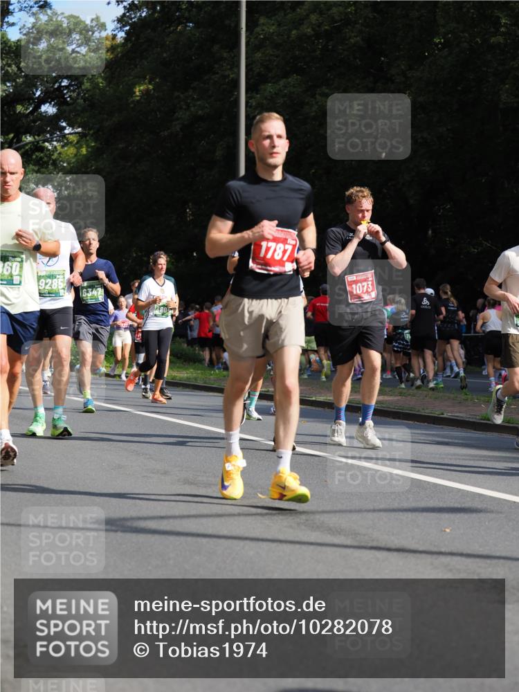 13.09.2026 - 21. swb-Marathon Bremen TobiasT http://msf.ph/oto/10282078 13.09.2026 11:59:43 Laufen 60, 9285, 1787, 1073, 6 meine-sportfotos.de